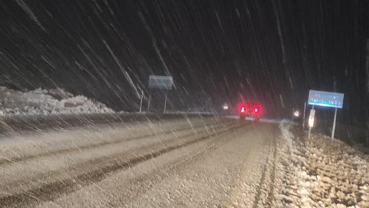 Konya- Antalya karayolunda ulaşıma 'kar' engeli!  TIR ve kamyonların geçişine izin verilmiyor