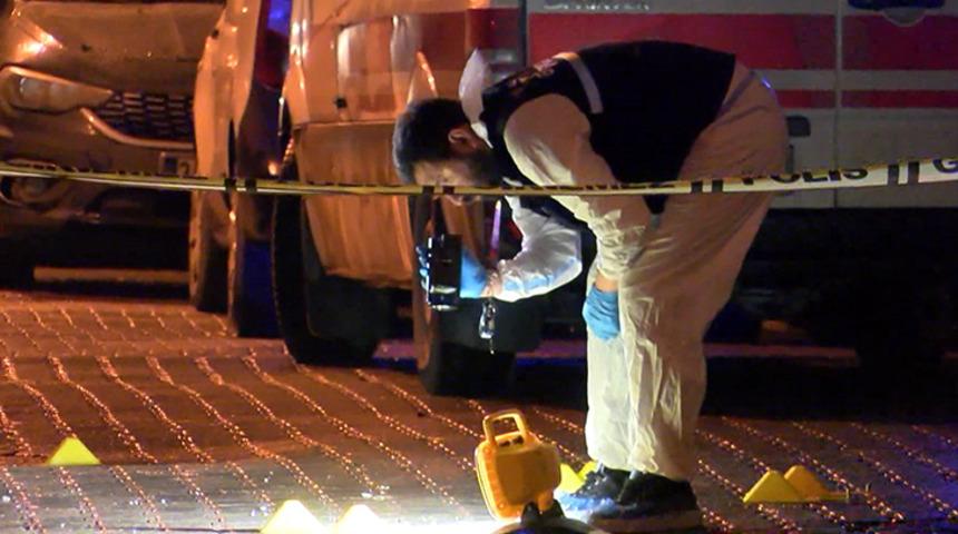 Sultangazi'de kız arkadaşını karşılamak için dışarı çıktı! Silahlı saldırıya uğradı