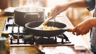  O yiyecekler yeniden ısıtıldığında zehre dönüşüyor! Bu hatayı yapıyorsanız dikkat!