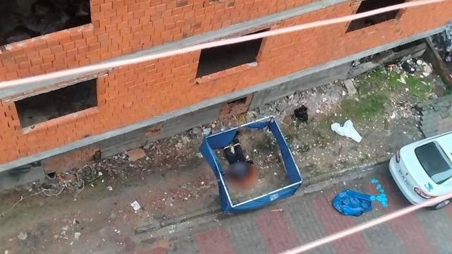 Kan donduran vahşet! Otomobilde öldürdüğü arkadaşını, inşaatın önüne atıp kaçtı