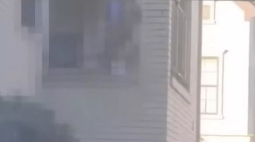 Mahalleli balkondaki cinsel ilişki görüntülerini kaydetti! Çevrelerindekilere aldırış etmeden ilişkiye girdiler... Böyle ifşa edildiler