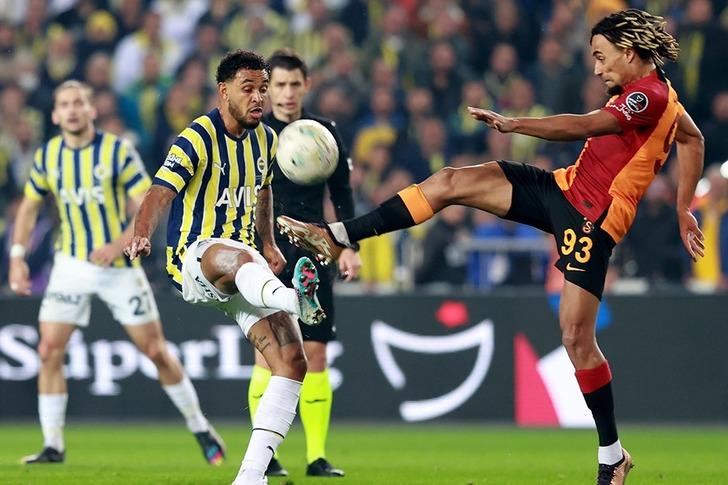 FENERBAHÇE'Yİ FAVORİ GÖSTERDİ