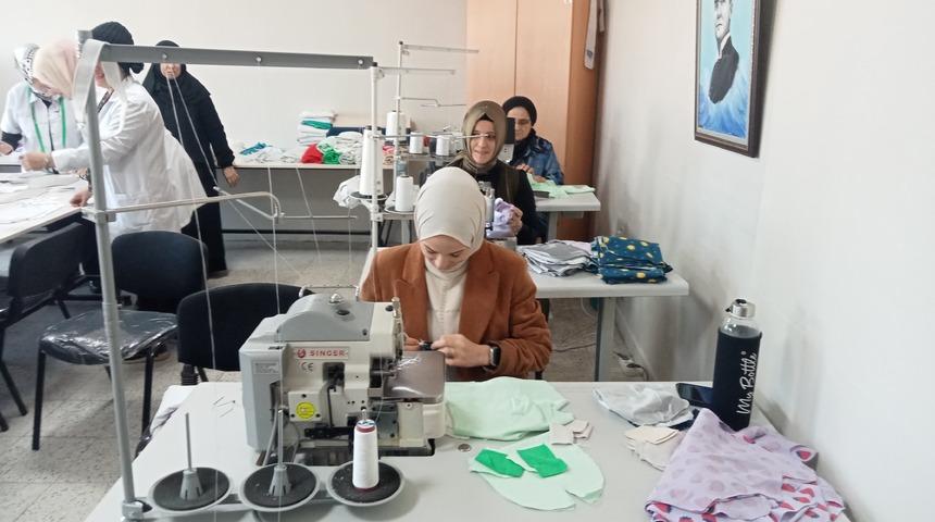 Kocaeli'de kursiyerler Filistinliler için 300 yeni doğan seti hazırladı