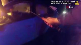 Yer: ABD! Polis, yanan araçtaki kadını son anda böyle kurtardı