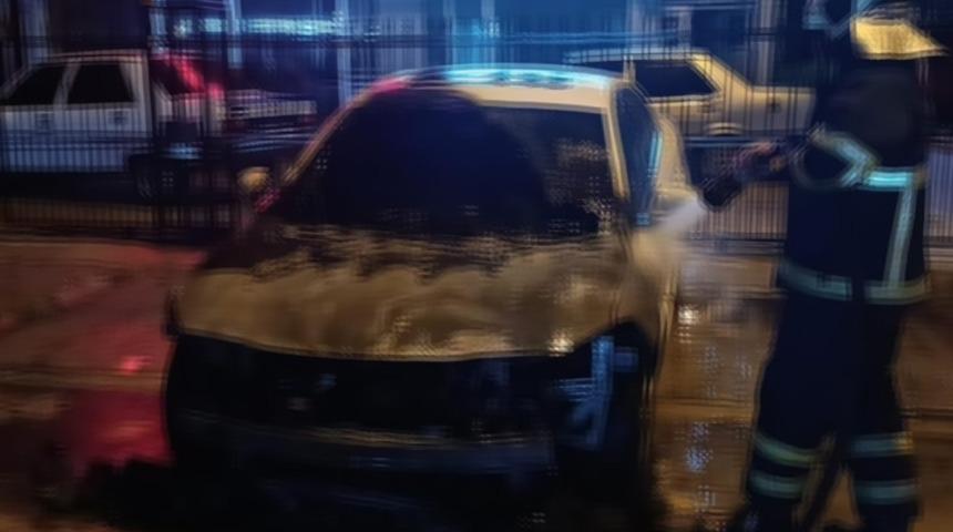 İstanbul'da esrarengiz olay! Araba kundaklandı, içinde görülenler şüpheyi daha da artırdı