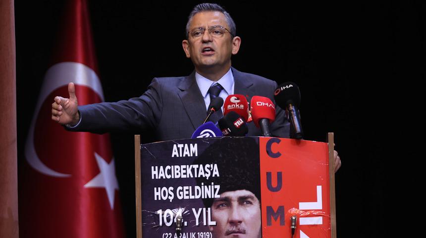 CHP lideri Özgür Özel'den Meral Akşener'in 'savaş ilanı' sözlerine yanıt: İYİ Parti'nin üyesi iyi insanlara söylüyorum, herkesle barış ilan ediyoruz