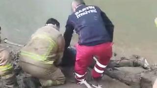 İntihar etmek için ırmağa gitti, çamura saplanıp mahsur kalınca hayatı kurtuldu