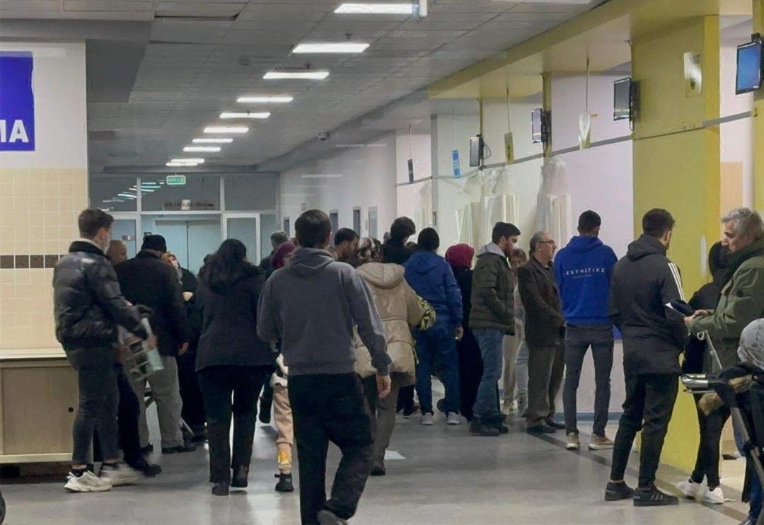 'Vir&uuml;s potpurisi yaşıyoruz' Uzman isim uyardı! 'Hastaların sayısı 2 katına &ccedil;ıktı' İnfluenza vir&uuml;s, koronavir&uuml;s, adenovir&uuml;s, rinovir&uuml;s...