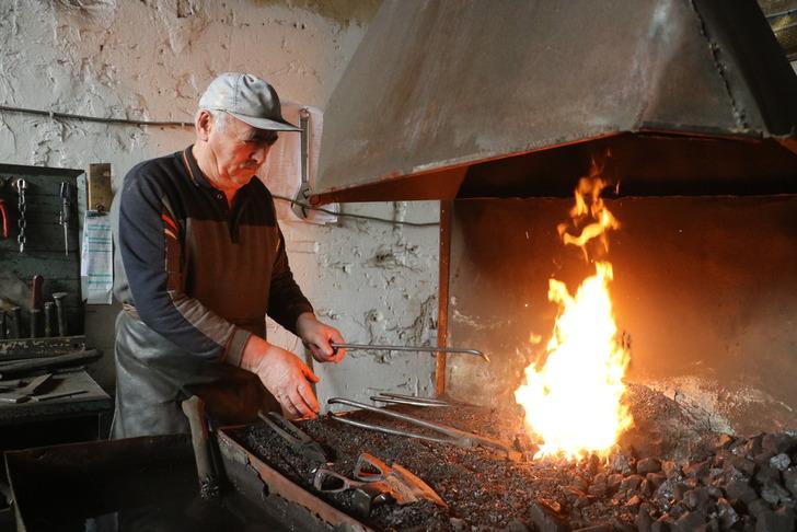 50 yıldır soyadının hakkını veriyor! '10 sene önce bu meslek bitti ama şimdi altın oldu' G1