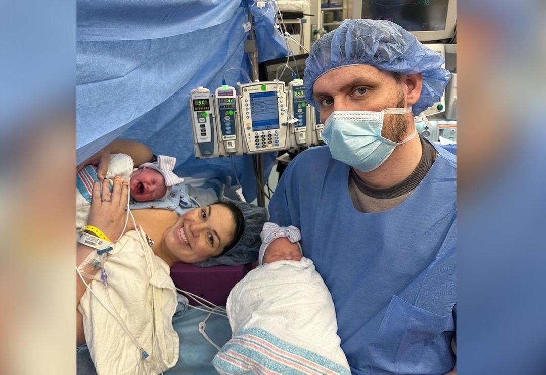 İki ayrı g&uuml;nde iki bebek doğurdu! &Ccedil;ift rahimli kadın 'Mucize bebeklerimiz doğdu' diyerek paylaştı