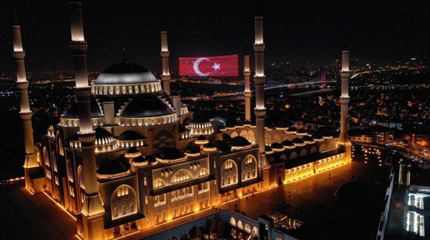 Şehitler için sabah namazında tüm camilerde dua edilecek!