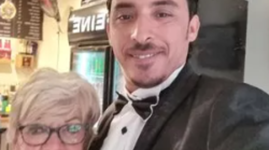 Kendisi 85 kocası 38 yaşındaydı! Aralarındaki yaş farkı olay olan çift boşanmıştı... Bu sevgilisi de ondan yaşça küçük 