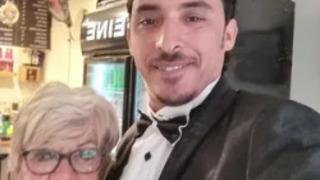 Kendisi 85 kocası 38 yaşındaydı! Aralarındaki yaş farkı olay olan çift boşanmıştı... Bu sevgilisi de ondan yaşça küçük 