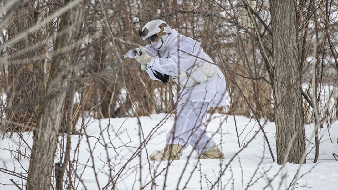 Ter&ouml;ristlerle 5 metreden 2 saatlik sıcak &ccedil;atışma! 60'tan fazla Mehmet&ccedil;iği şehit etmeyi planlamışlar: &Uuml;s b&ouml;lgesine yaklaşırken fark edildiler