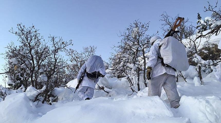 Son dakika | Bakan Güler talimatlarını verdi! Hain saldırılar sonrası Irak ve Suriye'nin kuzeyinde harekatlar sürüyor: 77 terörist etkisiz hale getirildi