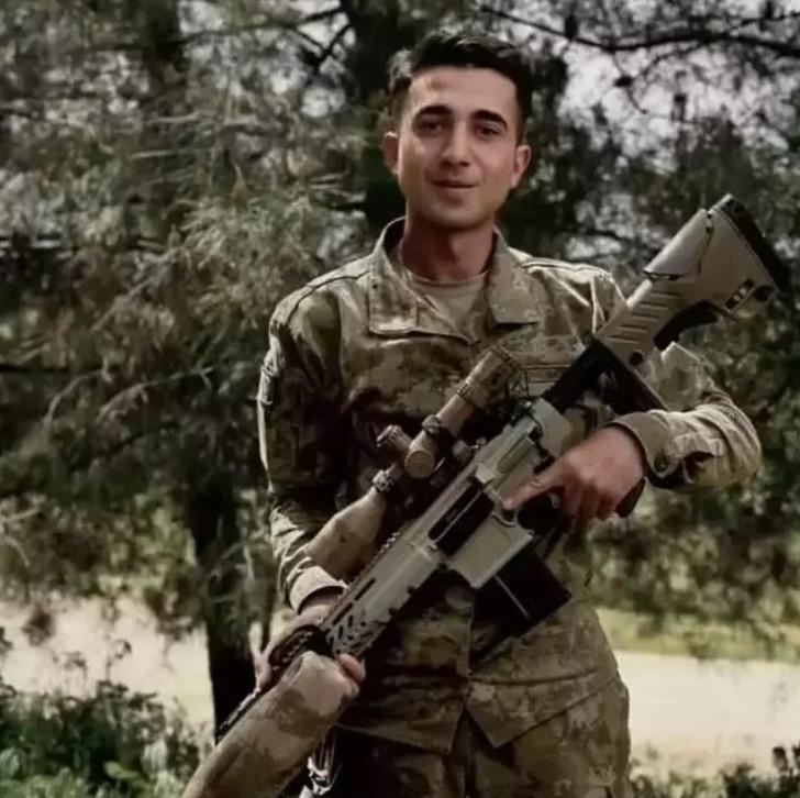 Türkiye şehitlerini uğurladı! Kahramanlara son görev... Saldırı öncesi komutanına gönderdiği video mesaj herkesi ağlattı G3