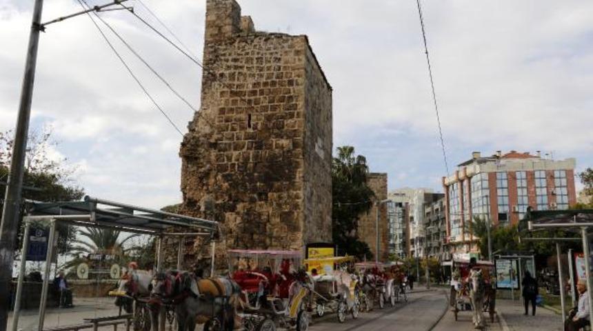 Antalyalı esnaf ve vatandaş yılbaşı süsü istiyor