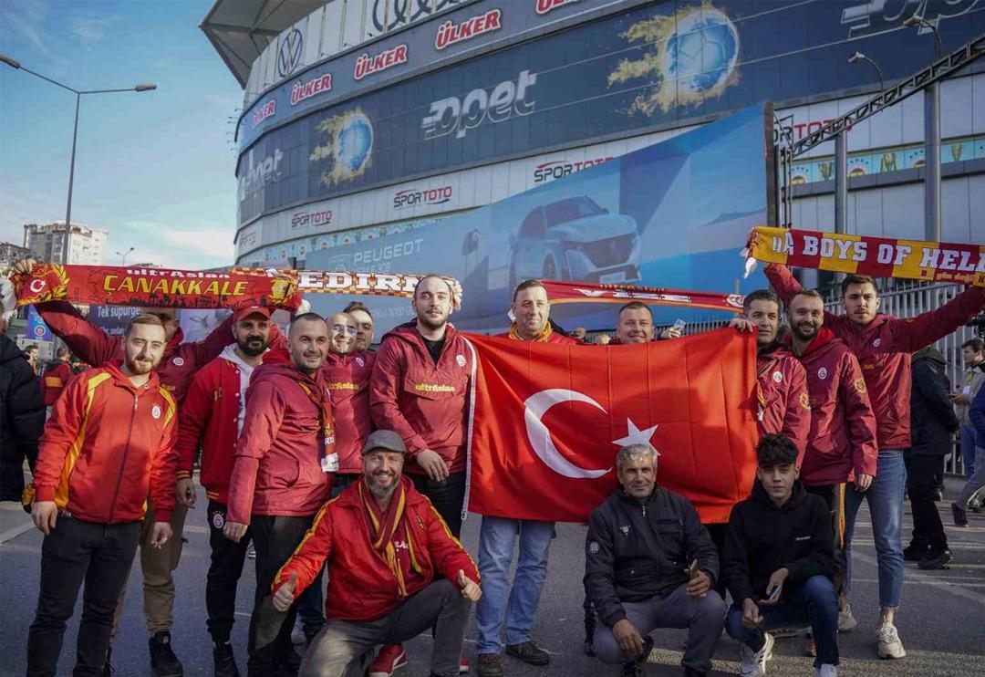 Galatasaray taraftarı, Kadık&ouml;y'e geldi