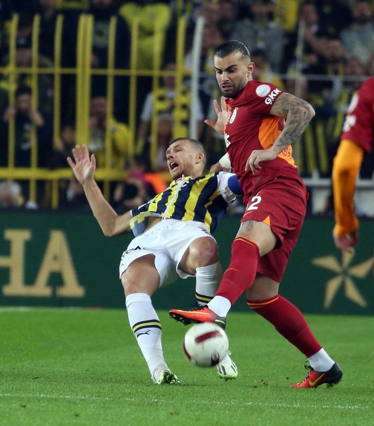 Derbide son düdük geldi, Rıdvan Dilmen iki takıma da giydirdi! "Dünya derbisini yurtdışından biri izlese..." G3