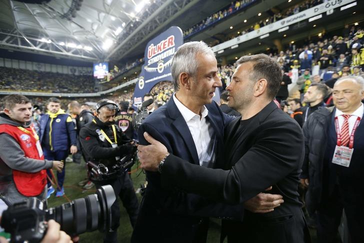 Derbide son düdük geldi, Rıdvan Dilmen iki takıma da giydirdi! "Dünya derbisini yurtdışından biri izlese..." G4