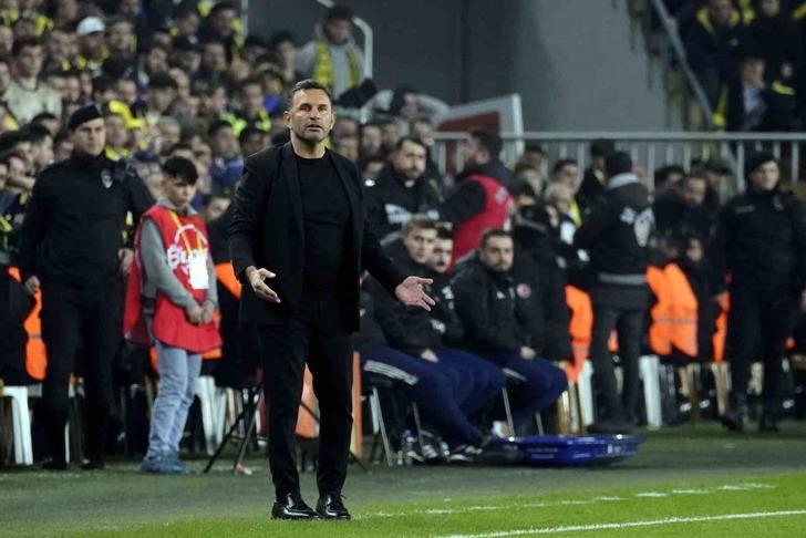 Okan Buruk maç sonunda kameraların karşısında isyan etti! "Boks ringlerinde olacak şekilde, yumruk atıldı" G4