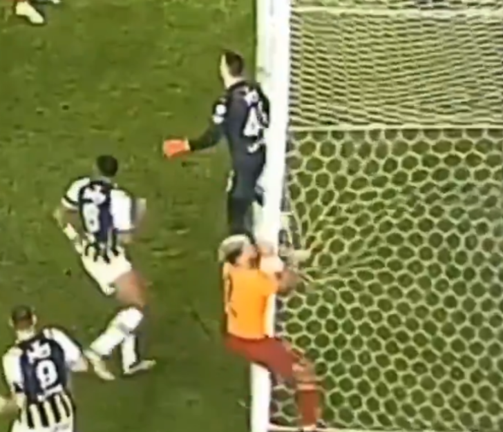 Galatasaray'da Icardi'nin son halini görenler bakamıyor! Yüzünü direğe çarpan golcü oyuncunun elmacık kemiği kırıldı G2