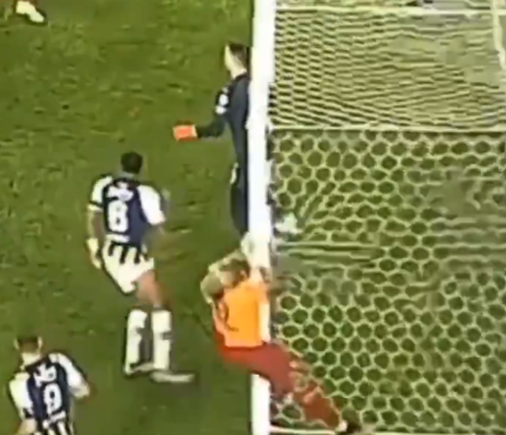 Galatasaray'da Icardi'nin son halini görenler bakamıyor! Yüzünü direğe çarpan golcü oyuncunun elmacık kemiği kırıldı G3