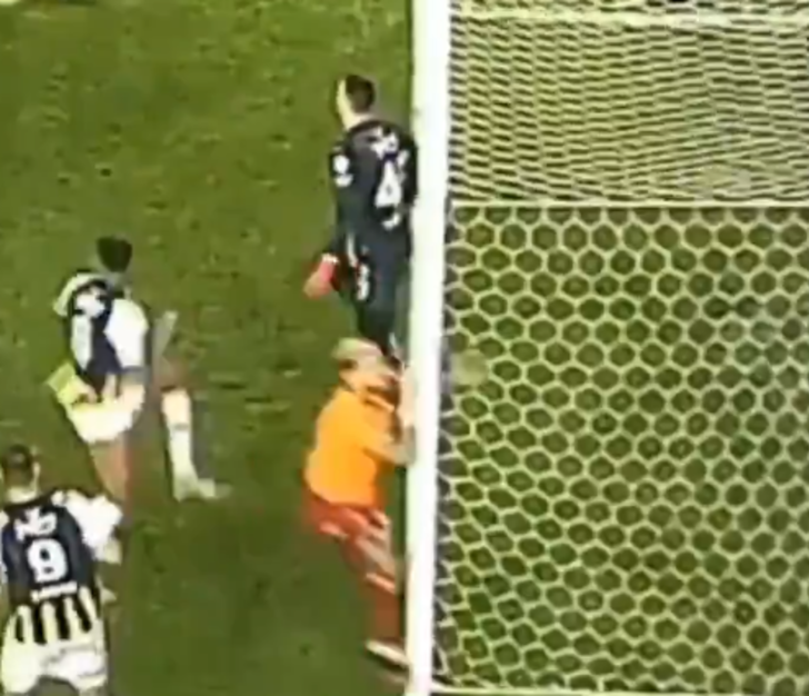 Galatasaray'da Icardi'nin son halini görenler bakamıyor! Yüzünü direğe çarpan golcü oyuncunun elmacık kemiği kırıldı G1