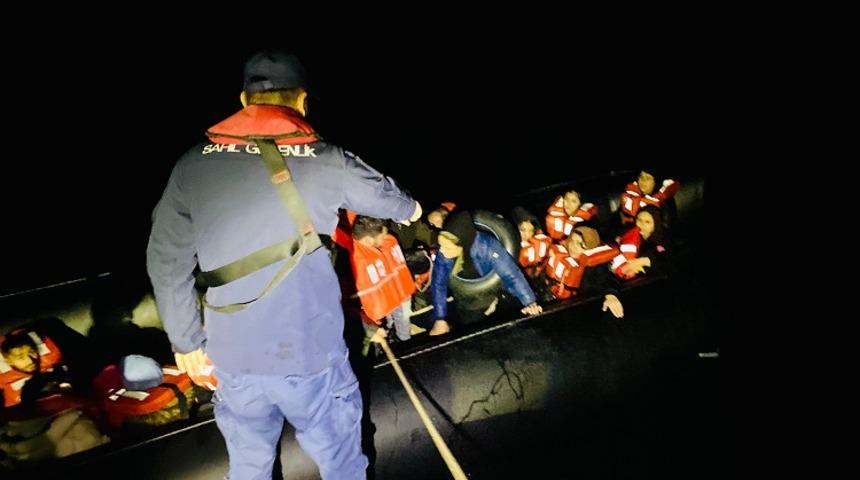 İzmir açıklarında 28 düzensiz göçmen yakalandı