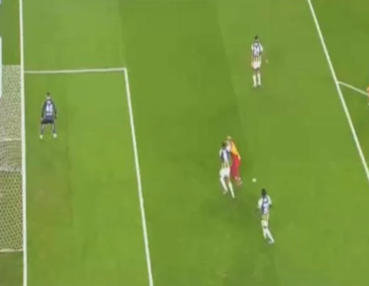 Fenerbahçe - Galatasaray derbisinin önüne geçti! Icardi'nin Djiku ile girdiği pozisyon penaltı mı? Eski hakemler açıkladı! G2