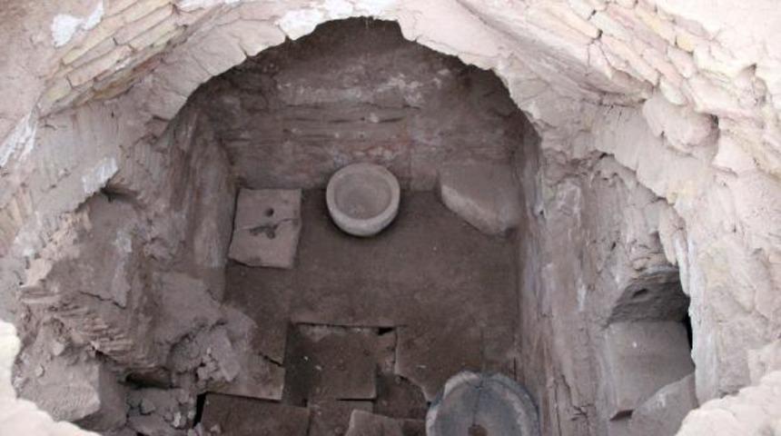 Harran'da 12'nci y&uuml;zyıldan kalma &uuml;&ccedil; kubbeli hamam bulundu