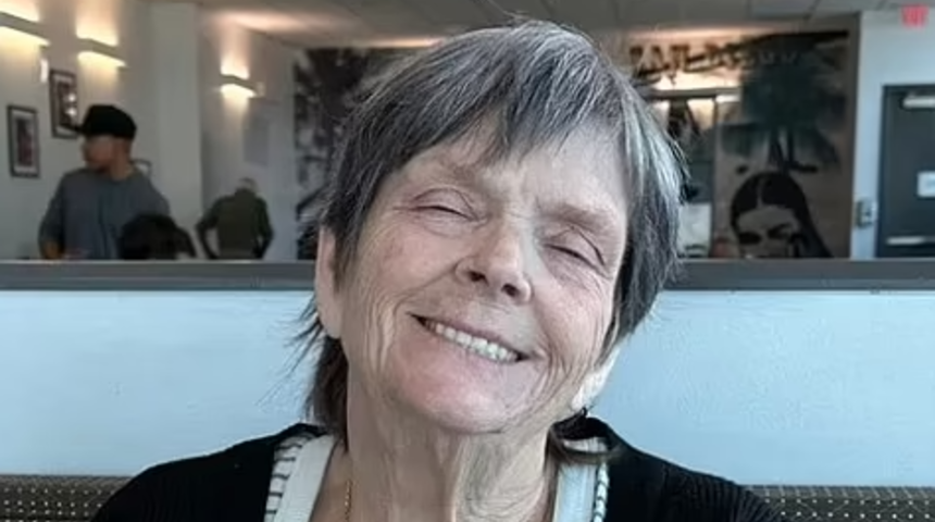 Zayıflamak için ameliyat olan kadın uyandığında gözlerine inanamadı! Göğüs silikonu ve Brezilya poposu takıldı