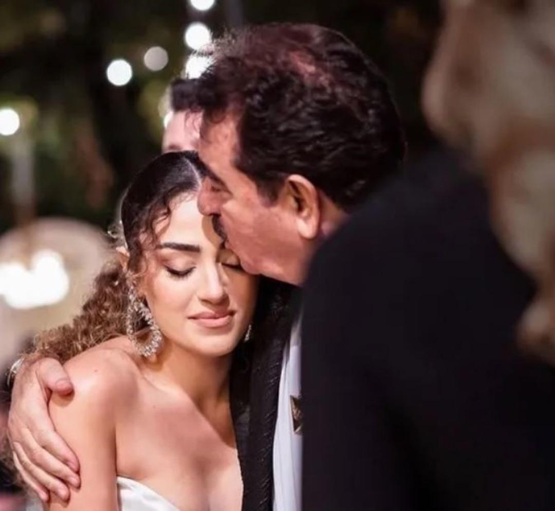 İbrahim Tatlıses'in kızı Dilan &Ccedil;ıtak son haliyle dikkat &ccedil;ekti! "Yaş aldık&ccedil;a g&uuml;zelleştin"