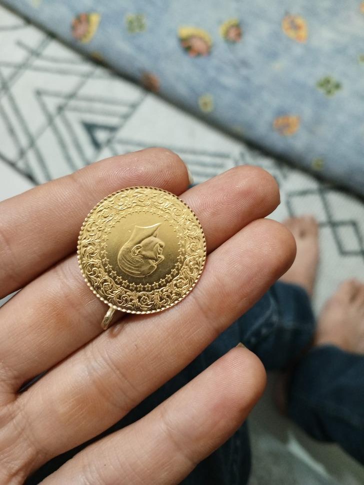 'Miras kaldı, zengin oldum, altın işine giriyorum' deyip iş arkadaşlarını dolandırdı 'Tomar tomar parayla gelirdi' Tek tek kağıda yazmış! Ses kaydı atıp... G2