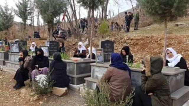 6 yıl önce bombardımanda hayatını kaybeden Roboskililer mezarları başında anılıyor