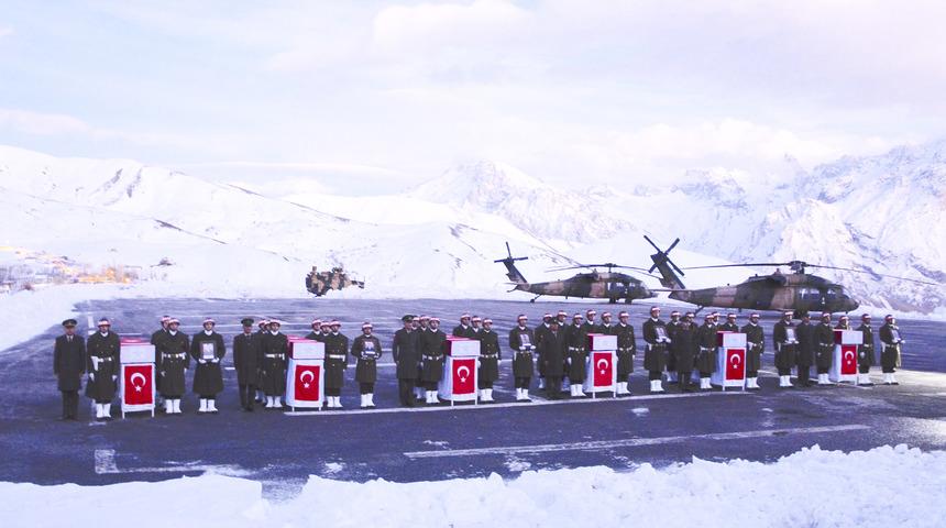  Pençe-Kilit kahramanlarına son görev! 6 şehidimiz Hakkari'deki törenin ardından memleketlerine uğurlandı