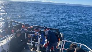 Ayvalık açıklarında 75 düzensiz göçmen kurtarıldı
