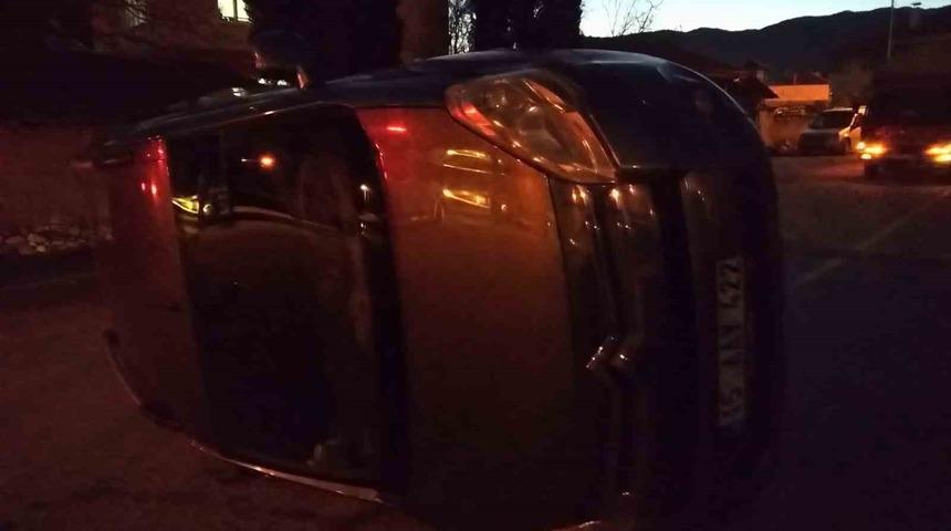 Direksiyon başına geçen çocuk sürücü kaza yaptı, 2 kişi yaralandı