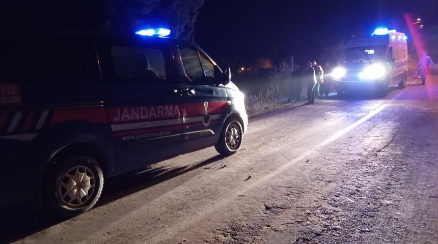 Yediği mantardan zehirlenen akrabasını hastaneye götürürken kaza yaptı: 1’i ağır 3 yaralı