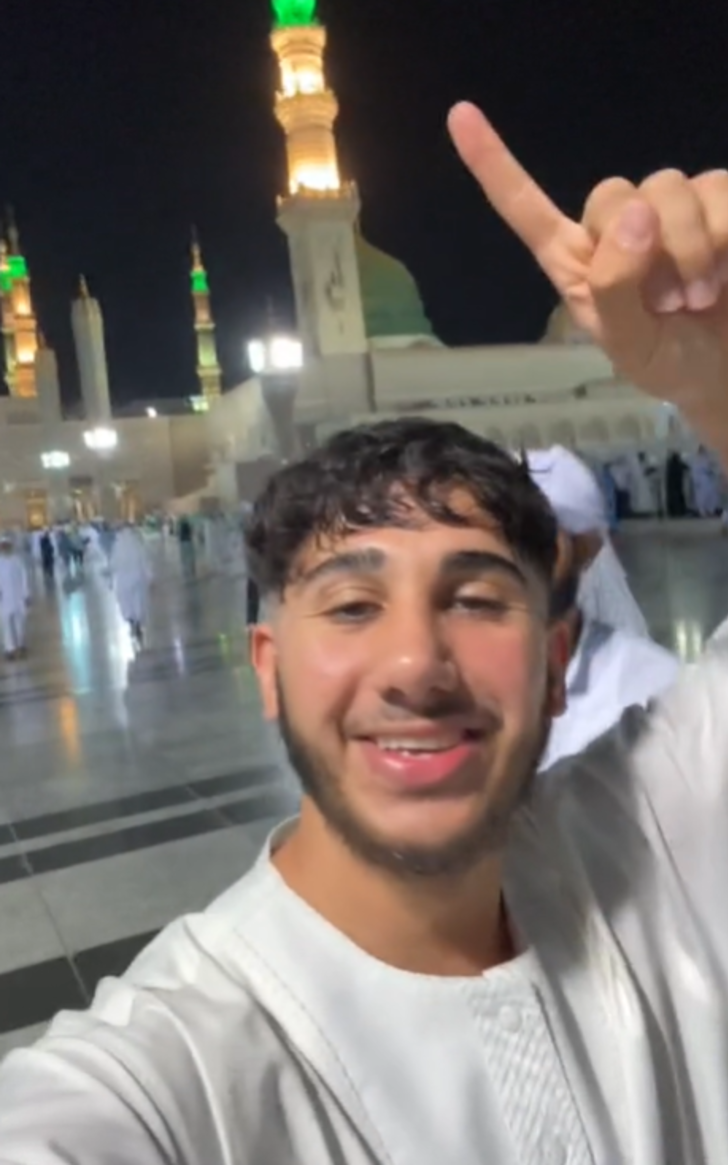   'Aha dayıya sor' diyerek ünlenmişti! Yıllar sonra ortaya çıktı, Umre fotoğrafındaki değişimle dikkat çekti G2