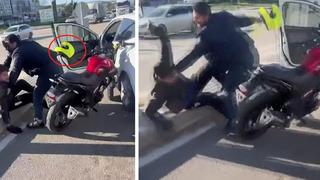 İlginç kavga kamerada! Motorcuyu kendi kaskıyla dövdü, sebebi 'pes' dedirtti