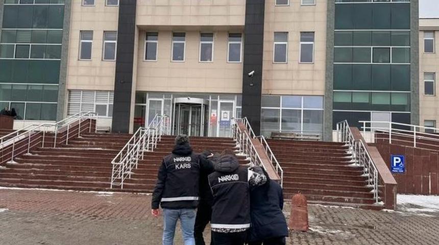 Kars’ta uyuşturucu taciri 2 kişi tutuklandı