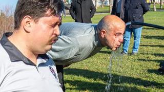 Böyle eğitim ne görüldü ne duyuldu! Gözleri görmedi, deneyen hortuma koştu…