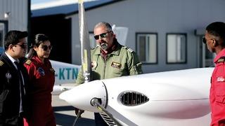 Genç pilotlar mezun olmadan iş teklifi alıyorlar