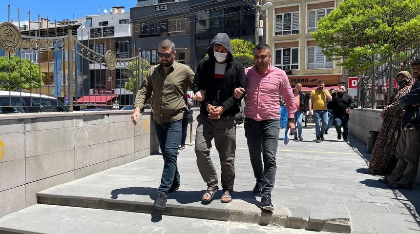 Annesini öldürüp, anneannesini ve komşularını yaralamıştı! 15 yaşındaki sanık ile babasına ceza yağdı! "Kızım artık rahat uyuyacak"