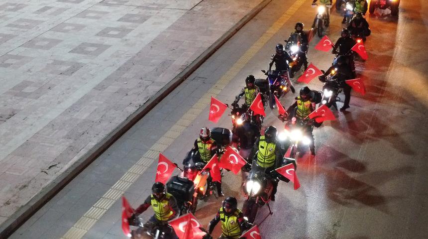 Bilecik'te motosiklet tutkunları şehitler için konvoy oluşturdu