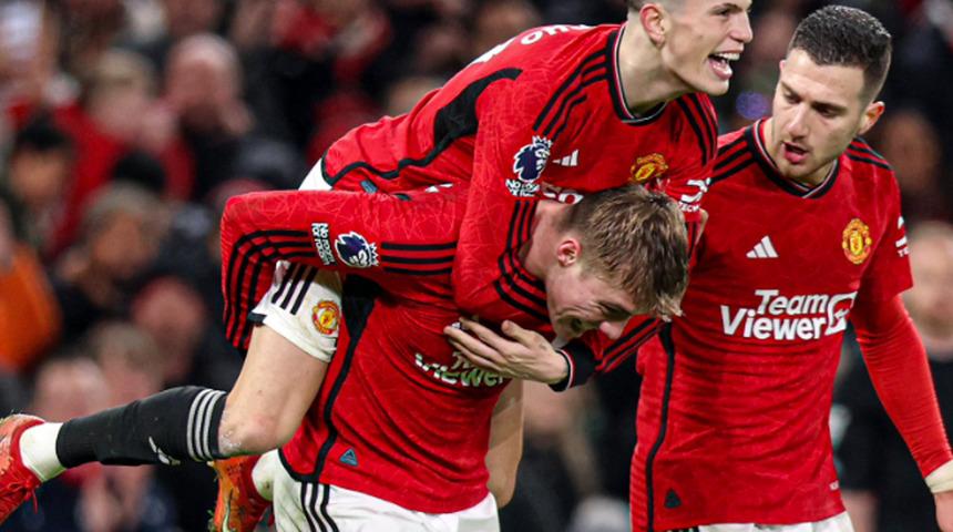 Uzun yıllar hafızalardan silinmeyecek geri dönüş! Manchester United, Aston Villa'yı 3-2 mağlup etti, Galatasaraylı Zaniolo sahadan üzgün ayrıldı