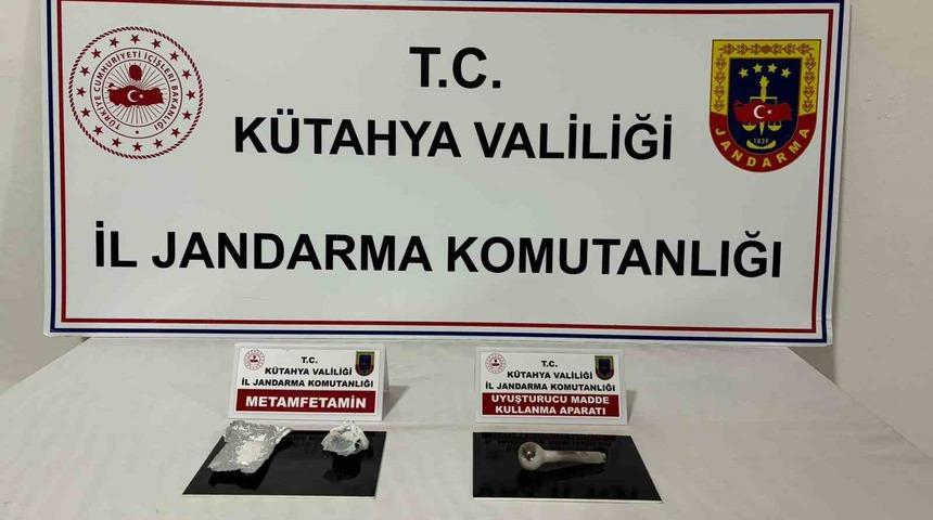 Kütahya’da durdurulan şüpheli araçta uyuşturucu ele geçirildi