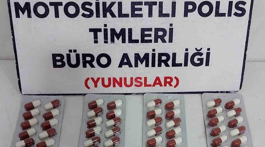 Kütahya’da bir kişinin üzerinde 56 adet galara isimli kapsül ele geçirildi