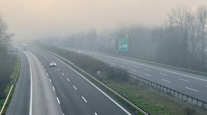 Anadolu Otoyolu'nun Düzce geçişinde ve Karabük'te sis etkili oldu
